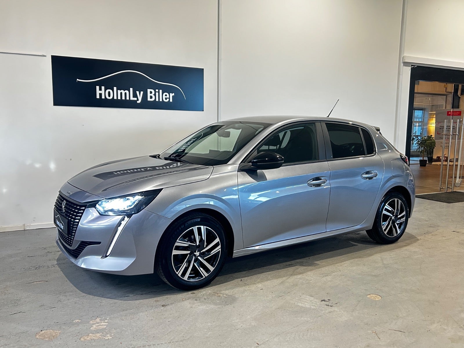 Peugeot 208 PureTech 75 Active | CarPeople