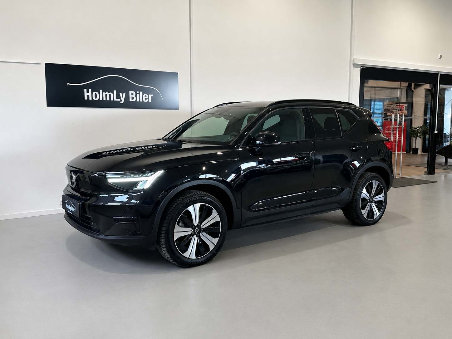 Volvo XC40 P6 ReCharge Core | CarPeople